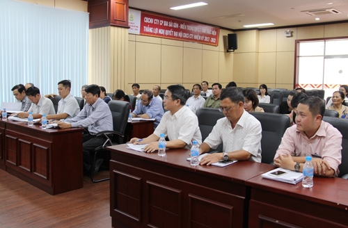 Đại diện các cơ quan, đơn vị và người dân tham gia buổi họp