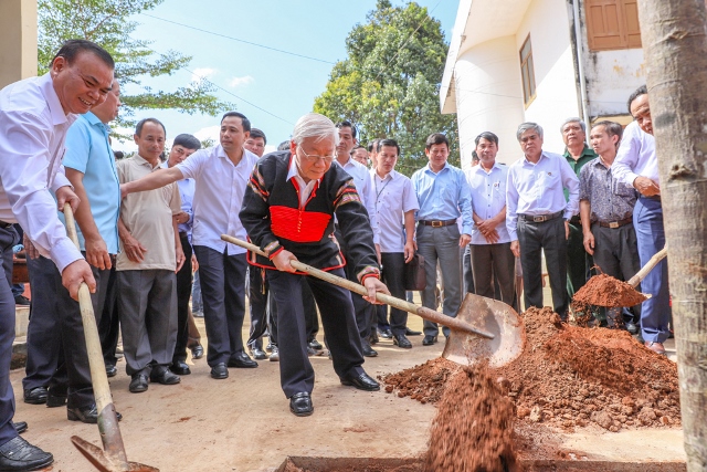 Tổng Bí thư, Chủ tịch nước Nguyễn Phú Trọng cùng các đồng chí lãnh đạo tỉnh Đắk Lắk