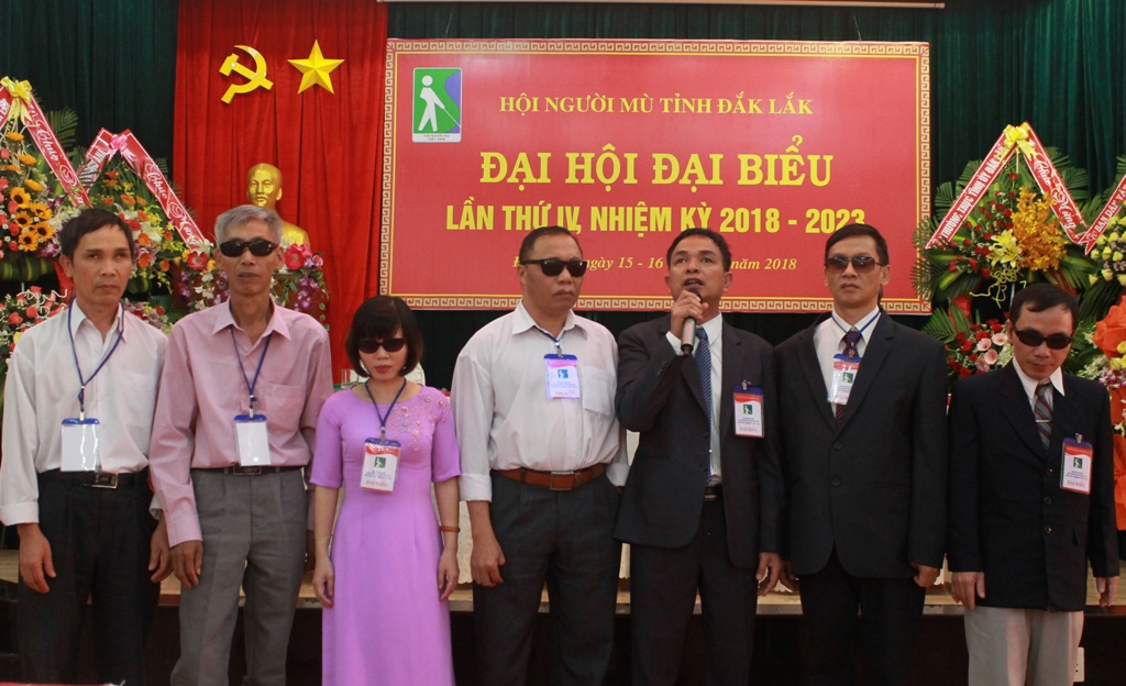 Ban Chấp hành Hội người mù tỉnh nhiệm kỳ 2018-2023 ra mắt tại Đại hội. 
