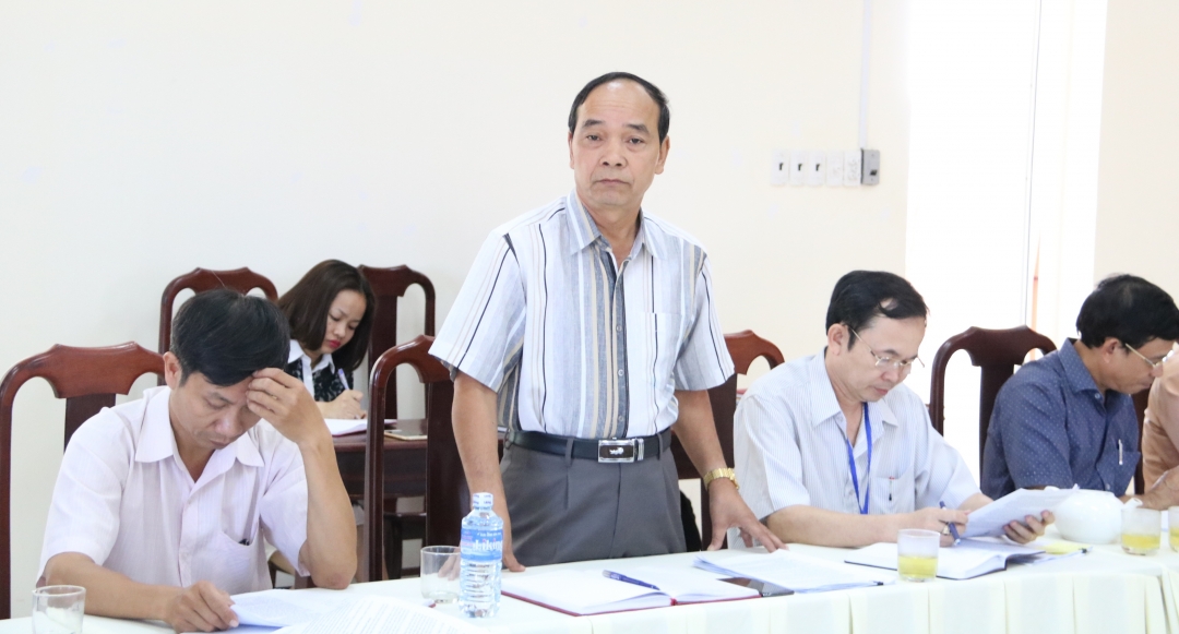 Giám đốc Sở Nội vụ Miêng Klơng nêu ý kiến tại buổi kiểm tra