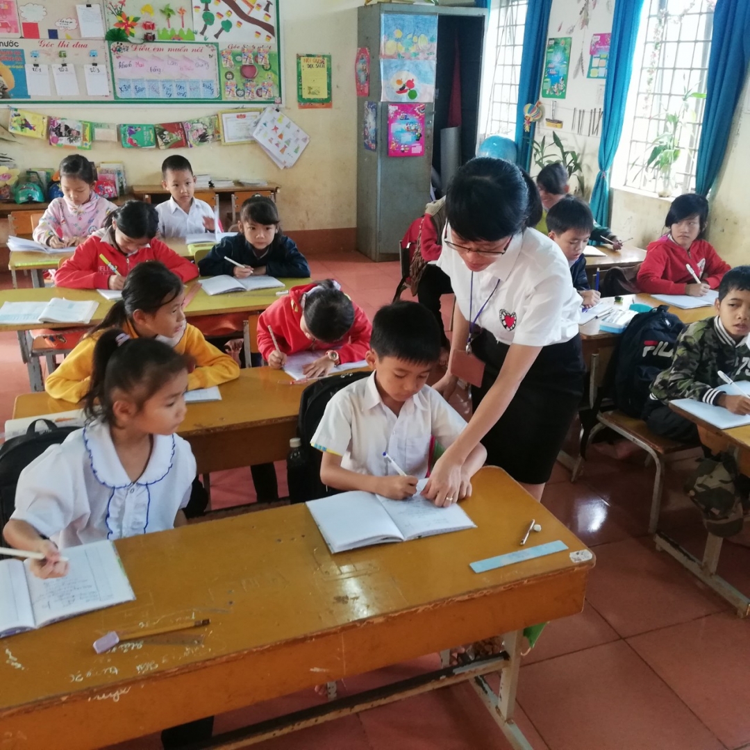 Một tiết học của cô và trò Trường Tiểu học Lê Đình Chinh (xã Cư Amung, huyện Ea H’leo).