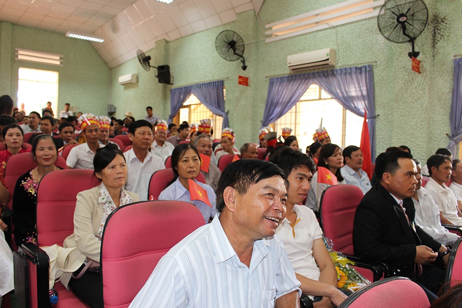 Hội thi thu hút đông đảo người dân đến xem và cổ vũ. 