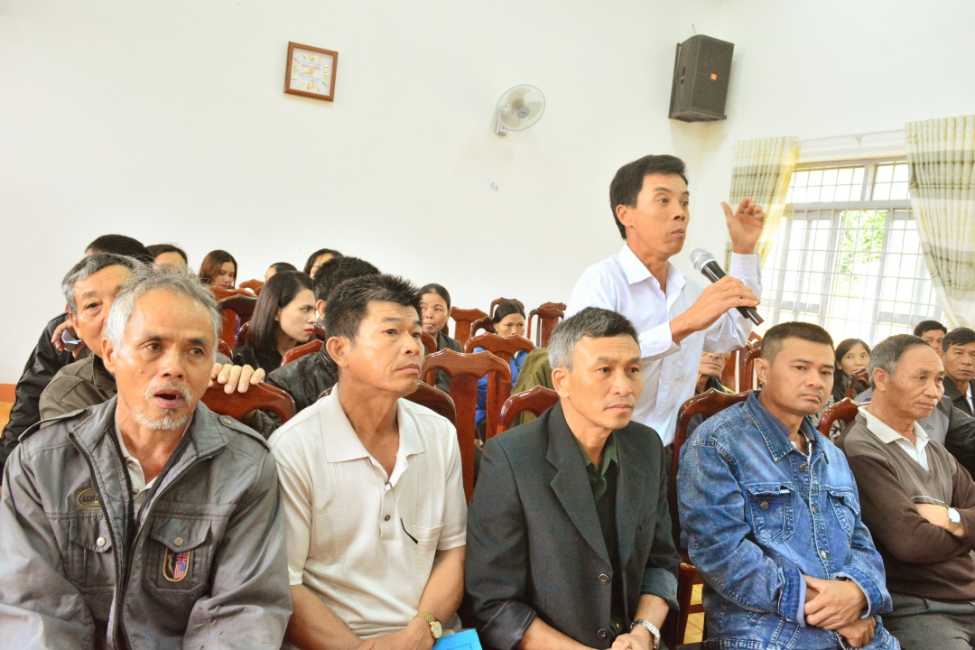 Đại diện cử tri xã Hòa Đông phát biểu ý kiến tại hội nghị.