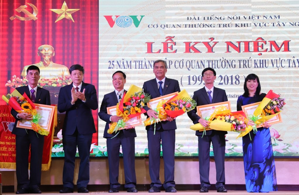 Các tập thể, cá nhân nhận Bằng khen của Tổng Giám đốc Đài Tiếng nói Việt Nam