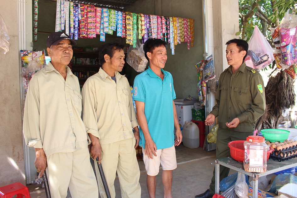 Tổ an ninh tự quản tuyên truyền, vận động người dân nâng cao cảnh giác, đấu tranh phòng, chống các loại tội phạm.