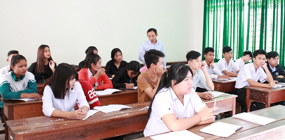 Lớp hướng dẫn du lịch (Trung tâm Giáo dục thường xuyên tỉnh) trong giờ học.  