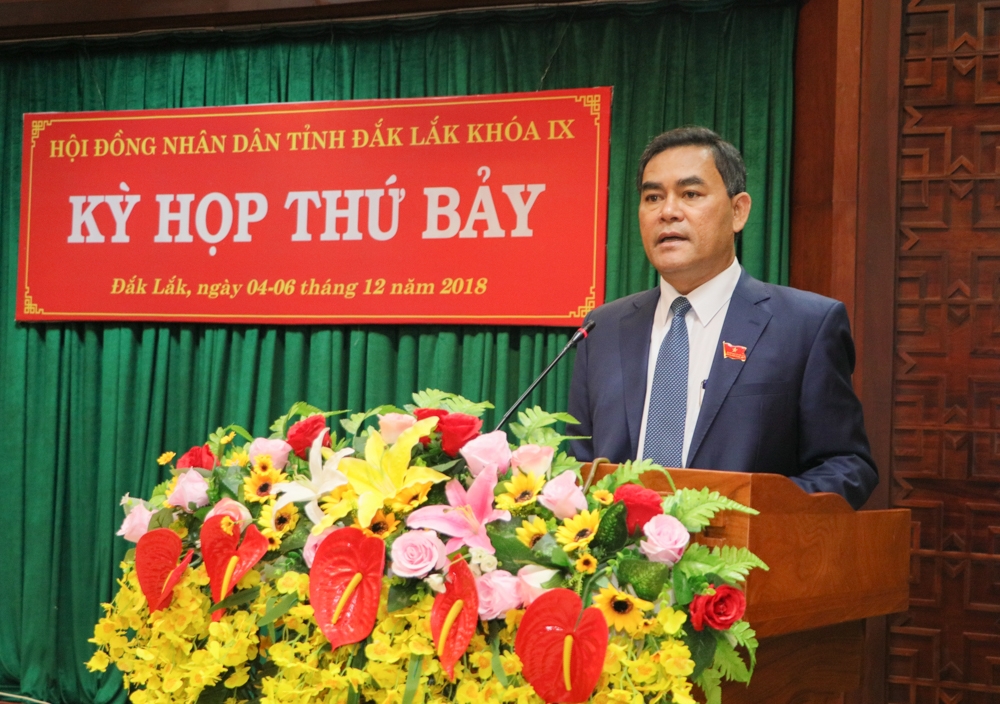 Phó Bí thư Tỉnh ủy, Chủ tịch HĐND tỉnh Y Biêr Niê chủ trì phiên làm việc. Ảnh: H.Gia