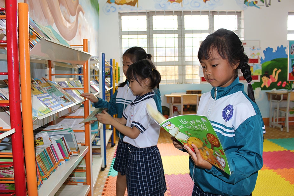 Thư viện Trường Tiểu học Chu Văn An thu hút học sinh đến đọc sách, truyện. 