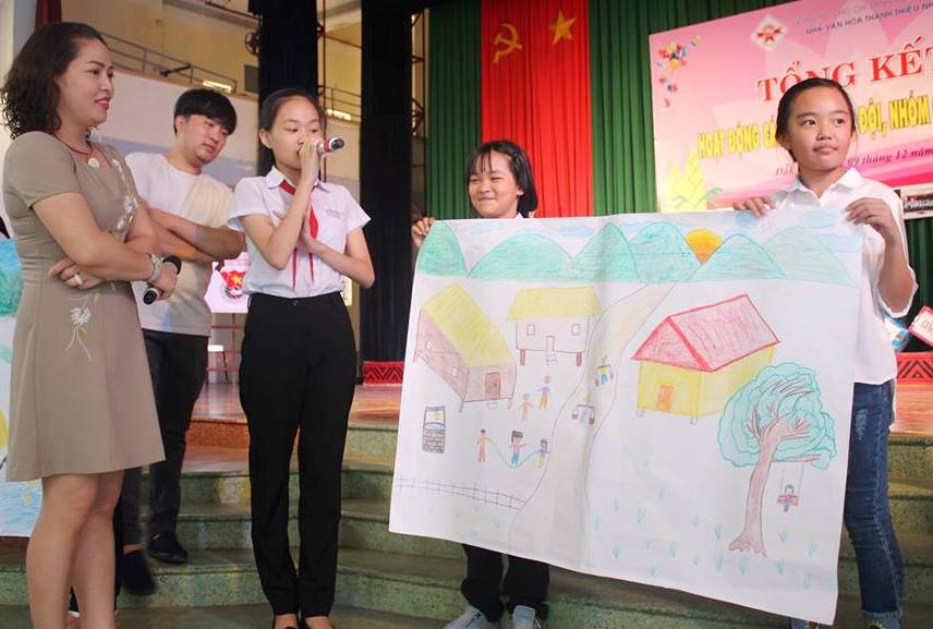 Các em thiếu nhi