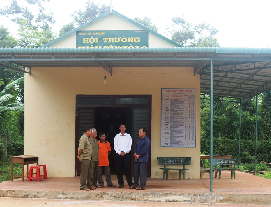 Nhà Văn hóa thôn Tân Hòa 2 (xã Ea Knuếc, huyện Krông Pắc) được xây dựng nhờ sự đóng góp  của người dân. 
