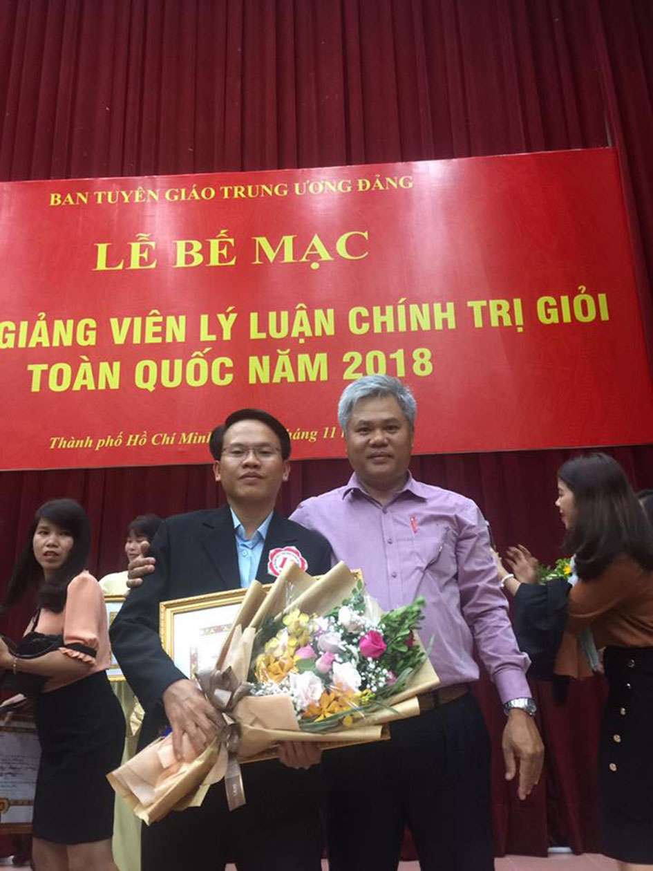 Anh Phạm Tấn Thỏa đoạt giải Ba tại Hội thi “Giảng viên lý luận chính trị giỏi toàn quốc năm 2018”. (Ảnh nhân vật cung cấp)