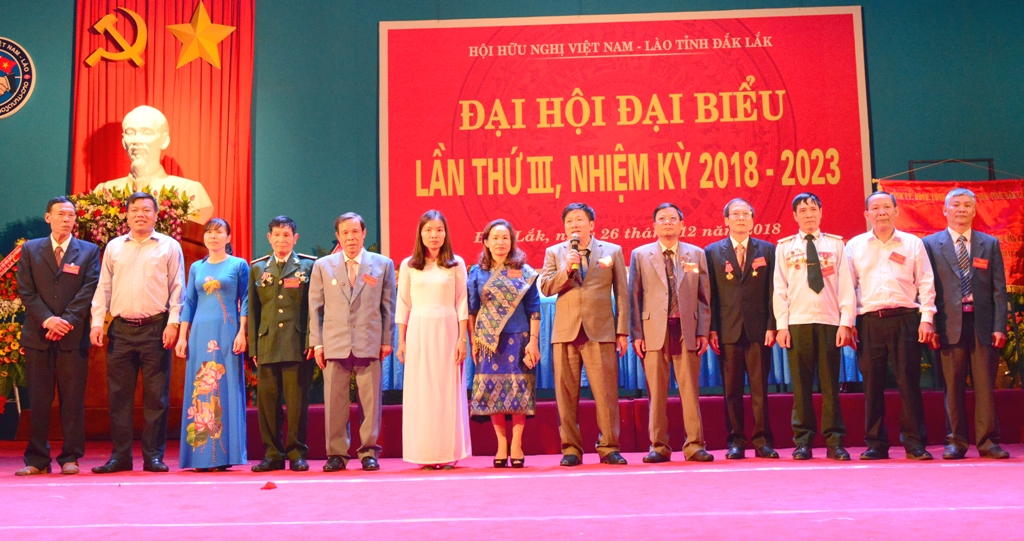 Ban Chấp hành Hội Hữu nghị Việt Nam - Lào tỉnh khóa III, nhiệm kỳ 2018-2023 ra mắt nhận nhiệm vụ.