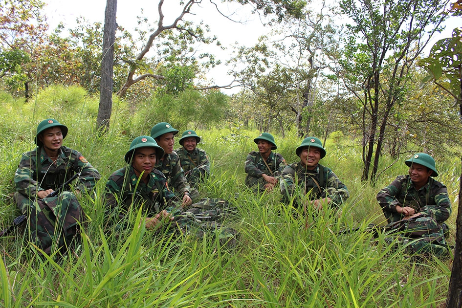 Phút nghỉ chân trên đường tuần tra.