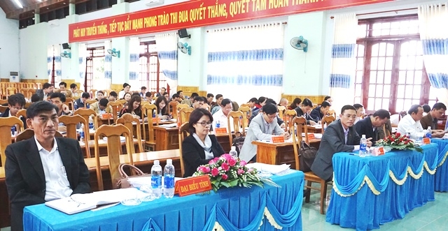 Các đại biểu tham dự kỳ họp. 