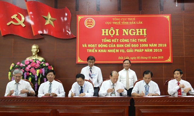 Các đơn vị trực thuộc Cục Thuế ký kết giao ước thi đua năm 2019