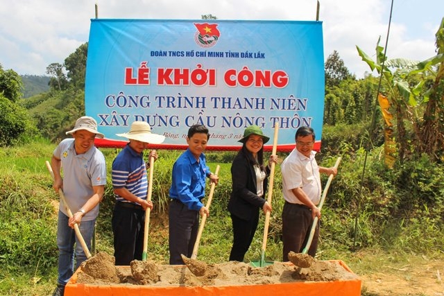 Lễ khởi công xây dựng cầu nông thôn tại thôn Ea Bar, xã Cư Pui.