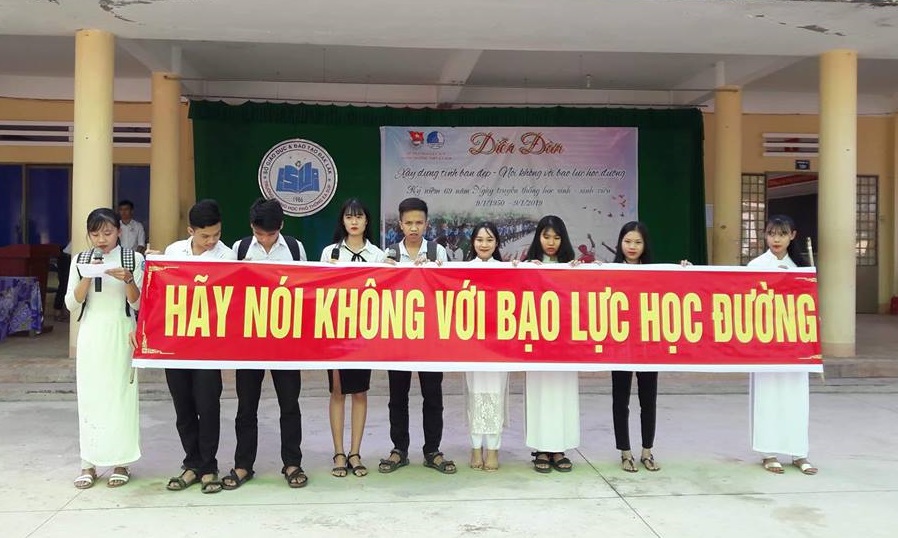 Các lớp tham dự các phần thi về chủ đề Xây dựng tình bạn đẹp - nói không với bạo lực học đường.