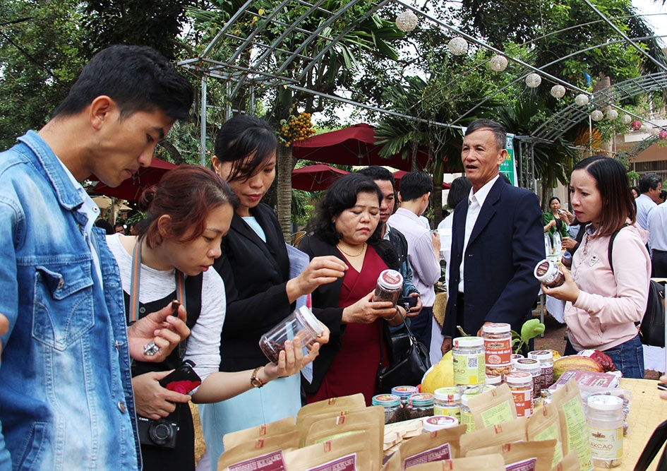 HTX Minh Tân Đạt giới thiệu sản phẩm Hội thảo Giới thiệu sản phẩm an toàn của các HTX.