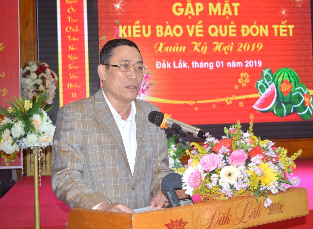 Phó Chủ tịch UBND tỉnh Võ Văn Cảnh phát biểu chào đón các kiều bào.