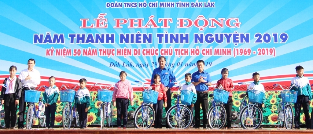 tặng xe đạp cho thiếu nhi ngh