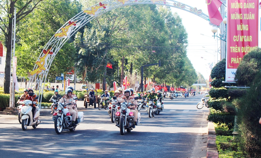 Các đơn vị tổ chức diễu hành tại nhiều tuyến đường chính trên địa bàn thành phố