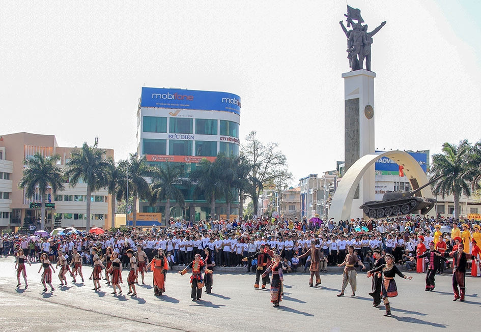 Lễ hội đường phố tại Lễ hội Cà phê Buôn Ma Thuột lần thứ 6 năm 2017.  Ảnh: H. Gia