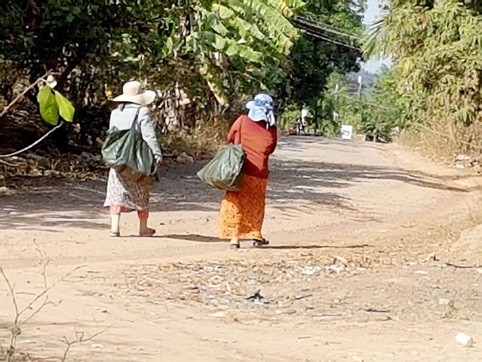 “Thầy lang” dạo thường đi từ hai người trở lên.  