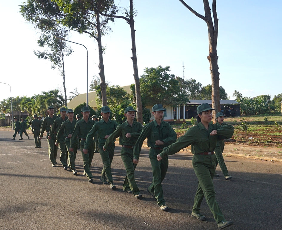 Các em học sinh dự thi ở nội dung Điều lệnh đội ngũ. 