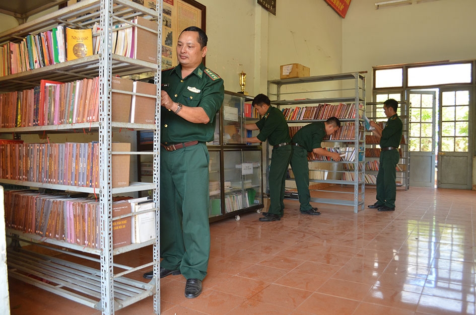 Bảo đảm đầy đủ  các loại sách báo, tạp chí  để bộ đội  thư giãn, giải trí trong những ngày nghỉ và giờ nghỉ. 