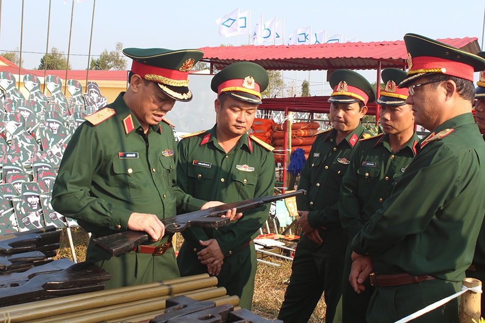 Đoàn công tác Bộ Tổng Tham mưu kiểm tra công tác chuẩn bị huấn luyện tại Trung đoàn 95. 