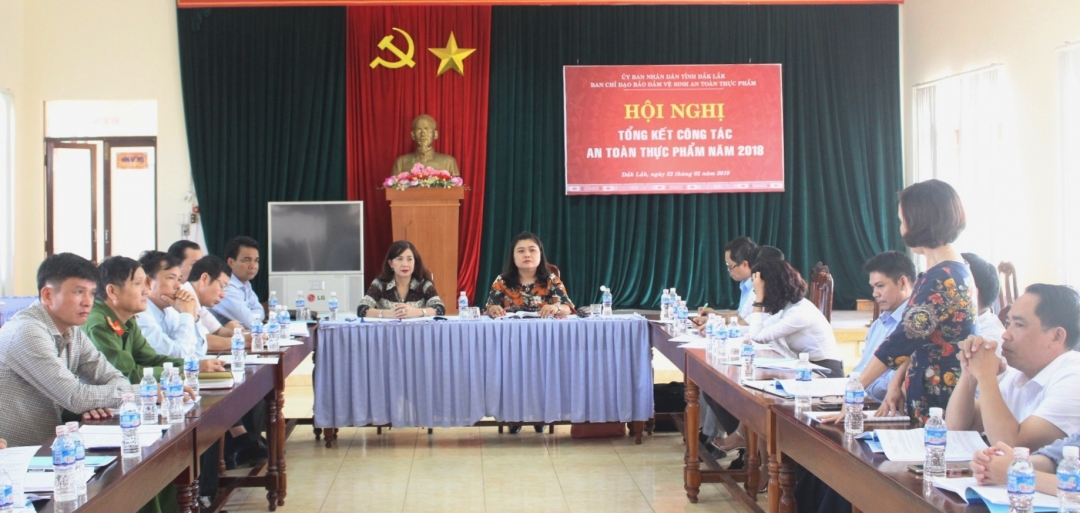 Đại diện Hội LHPN tỉnh tham gia thảo luận tại Hội nghị. 