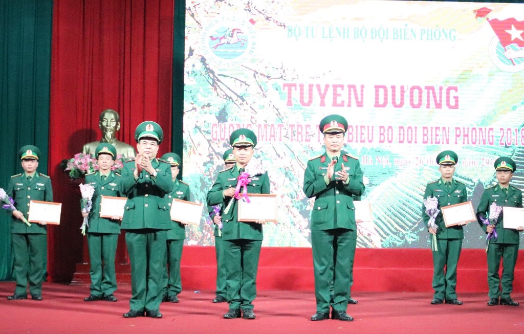 Trung úy Nguyễn Ngọc Lân nhận Bằng khen gương mặt triển vọng năm 2018
