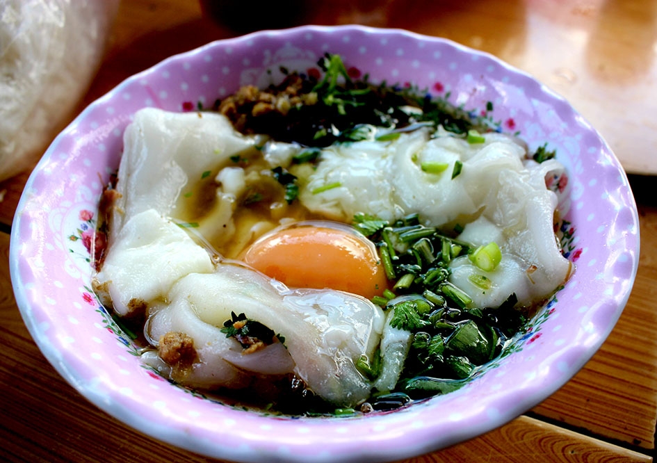 Món bánh cuốn nóng dân dã đầy hấp dẫn. 
