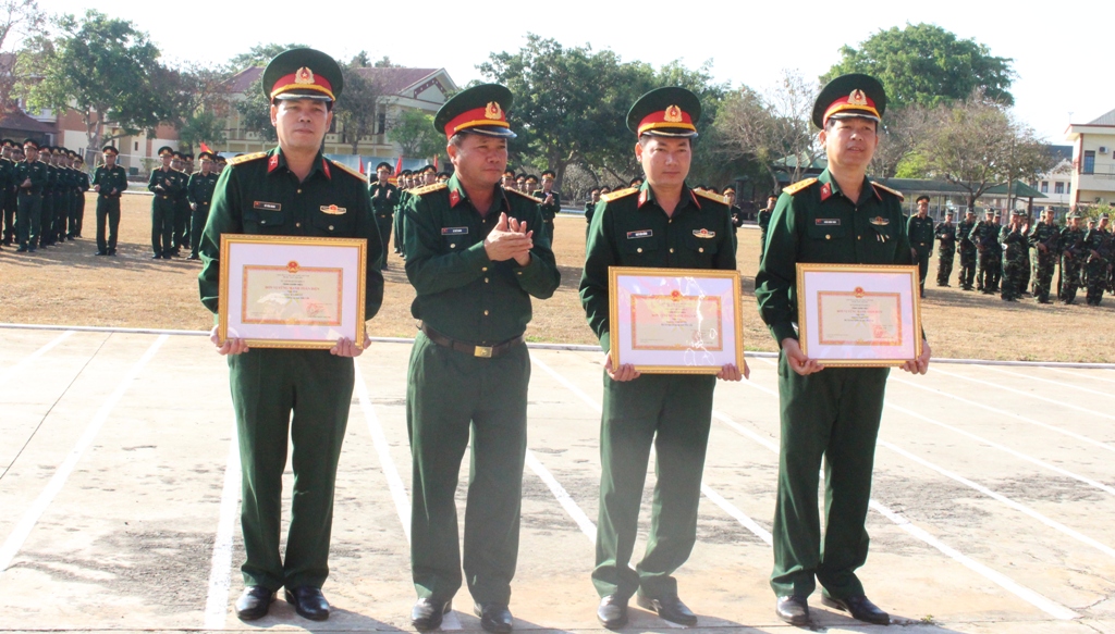 Đại tá Lê Mỹ Danh, Chỉ huy trưởng Bộ CHQS tỉnh trao danh hiệu 