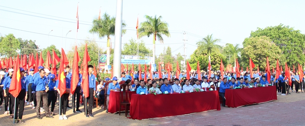 Đông đảo đoàn viên thanh niên tham dự lễ ra quân