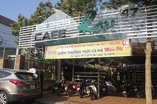 Ngoài phục vụ cà phê miễn phí theo chương trình, quán Cà phê Dr Rau 47 còn thực hiện giảm giá 50% cho khách không có phiếu