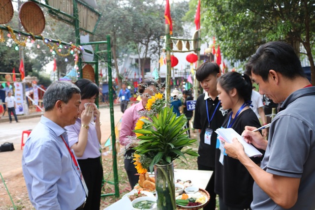 Thi nấu ăn 