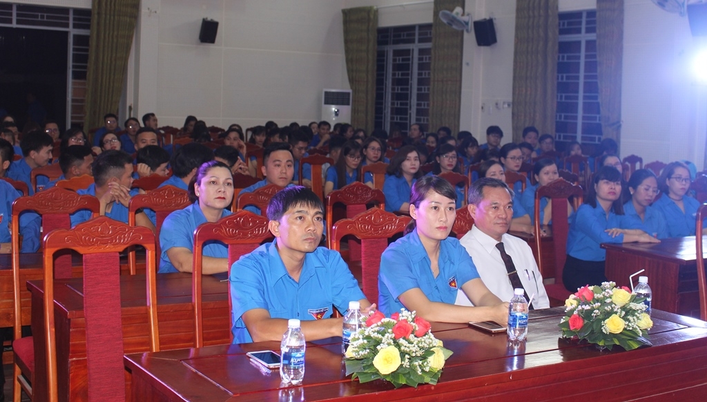 Đoàn viên thanh niên tham dự chương trình