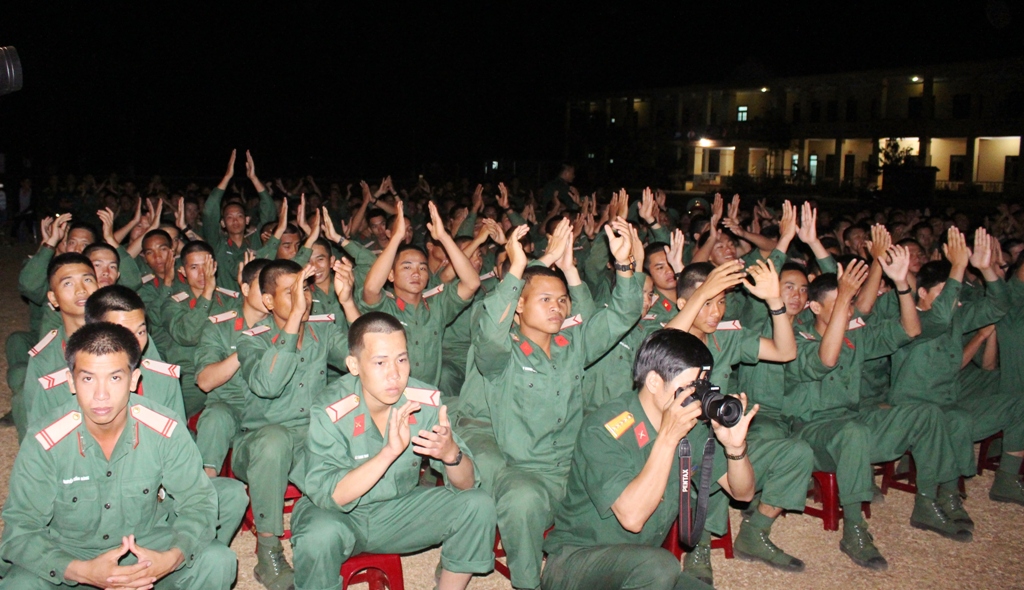 Đoàn viên, thanh niên Tiểu đoàn 303 hào hứng tham gia diễn đàn