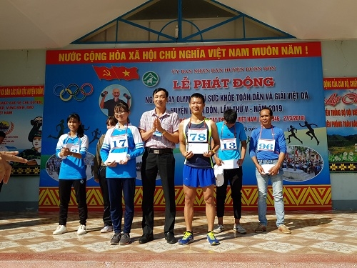 Ban tổ chức trao Giải Nhất cho 2 nội dung cá nhân nam và nữ