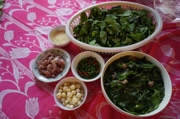 “Djam băl” cùng với nguyên liệu gia vị. 