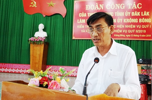 Bí thư Huyện ủy Krông Bông Lê Nam Cao phát biểu tại buổi làm việc. 