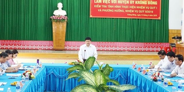Quang cảnh buổi làm việc. 