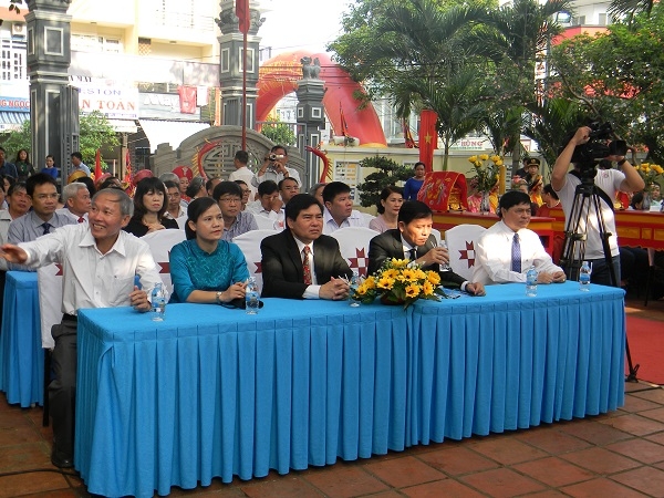 Đại biểu...
