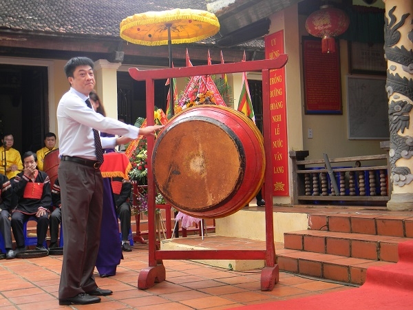 Đồng chí...