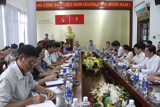 Quang cảnh buổi làm việc