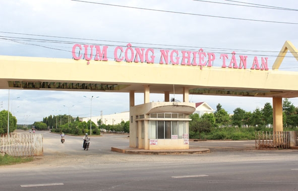 Cổng và đường trục chính Cụm công nghiệp Tân An 1, 2 (TP. Buôn Ma Thuột).
