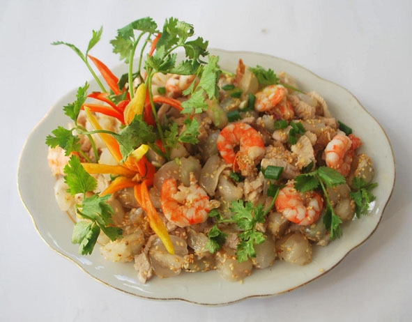 Hấp dẫn món gỏi bòn bon.