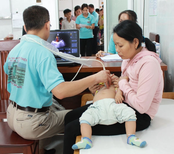 Siêu âm chẩn đoán bệnh lý tim mạch cho một trường hợp trẻ nghi mắc bệnh tim.