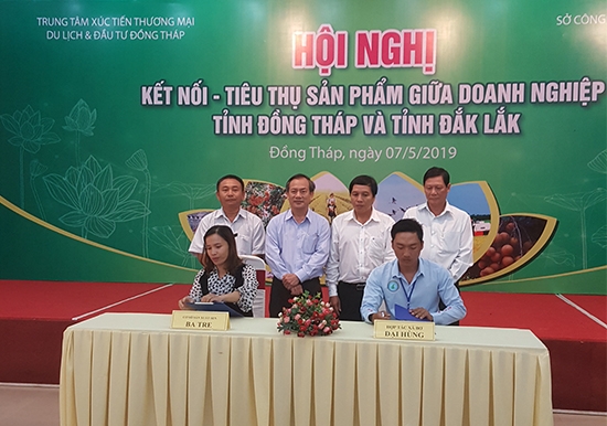 Doanh nghiệp hai tỉnh ký kết biên bản ghi nhớ hợp tác Doanh nghiệp hai tỉnh ký kết biên bản ghi nhớ hợp tác